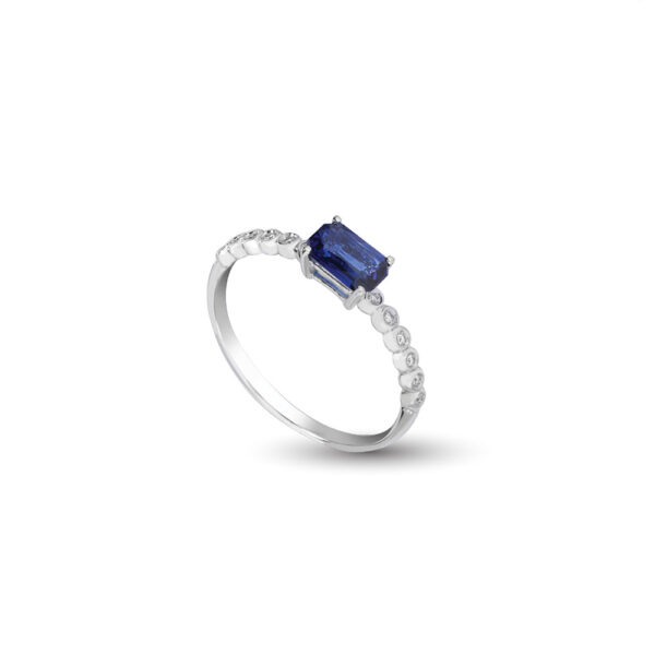 Sapphire Ring in 18K White Gold