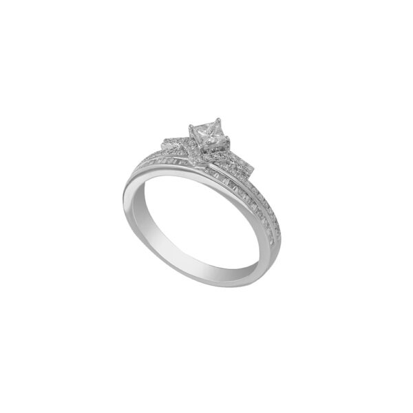 Diamond Ring in 18K White Gold